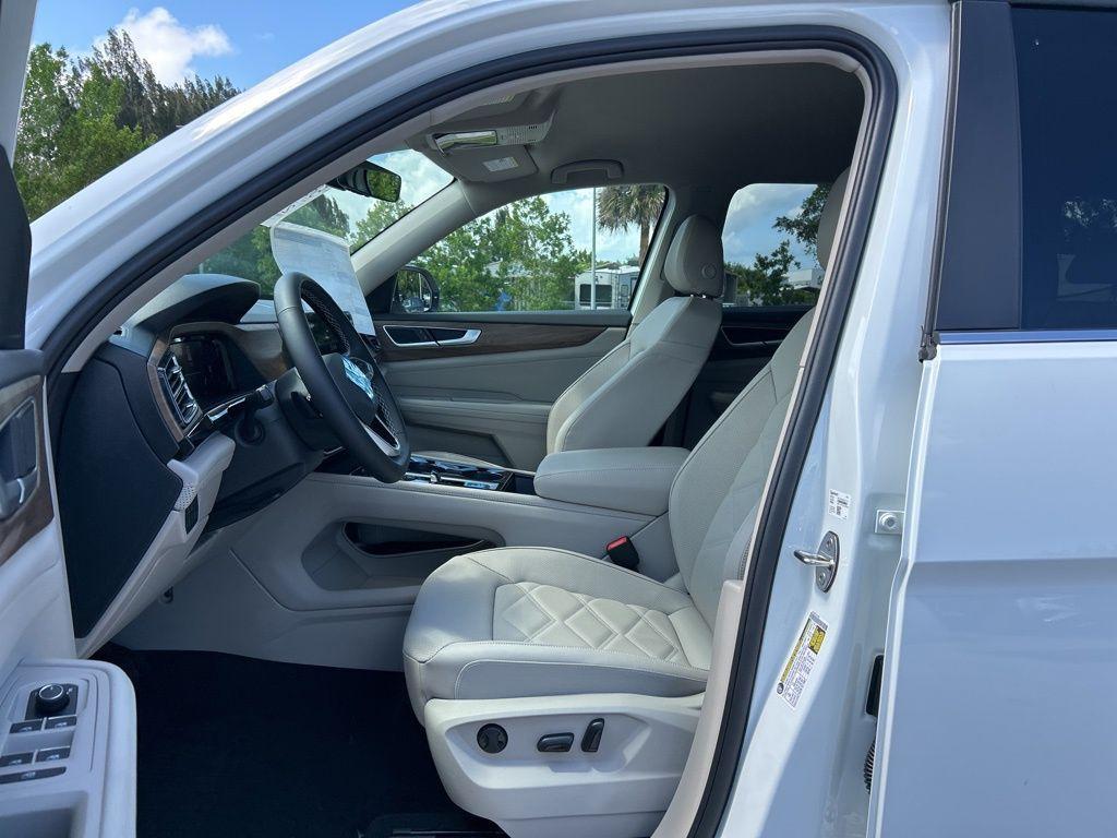 new 2025 Volkswagen Atlas car, priced at $40,671
