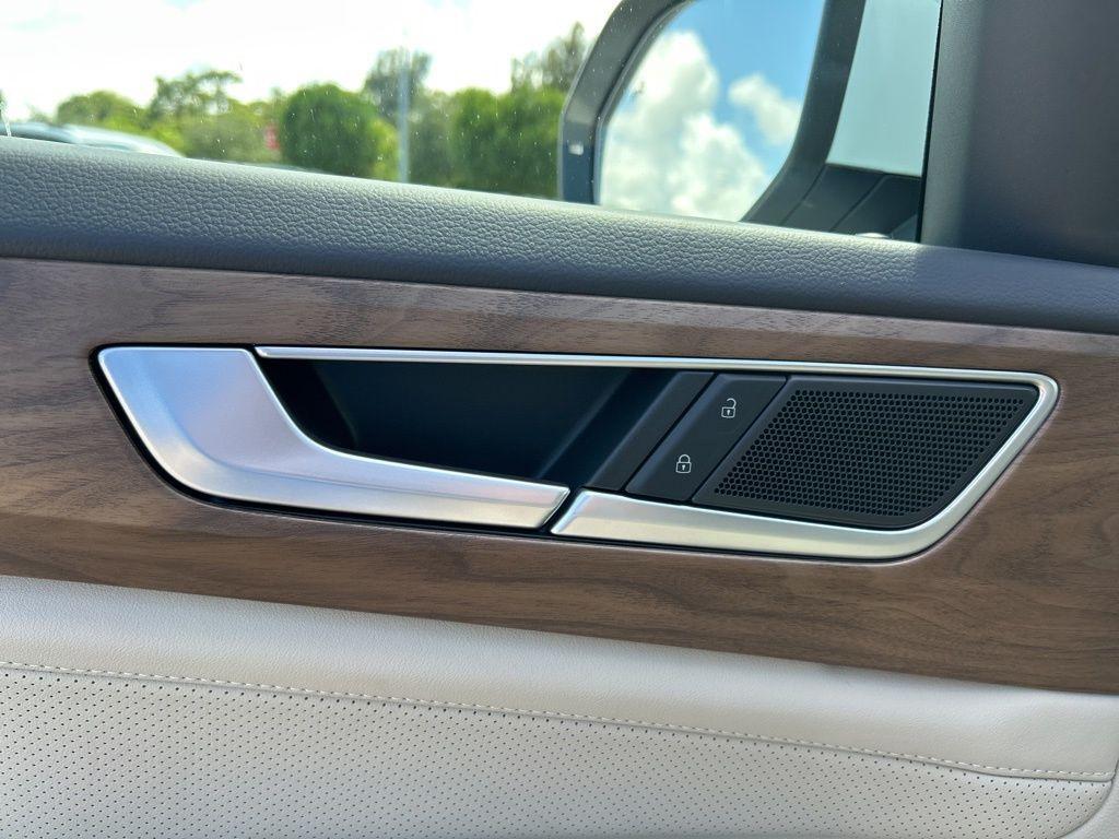 new 2025 Volkswagen Atlas car, priced at $40,671