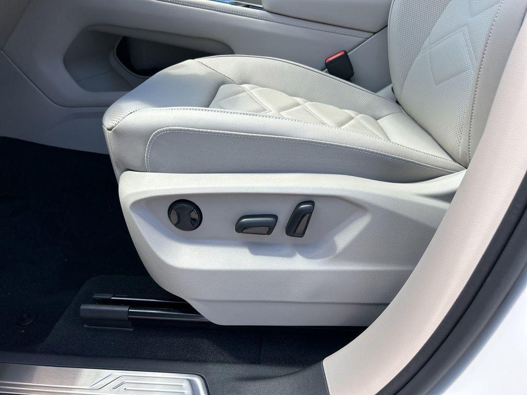 new 2025 Volkswagen Atlas car, priced at $40,671