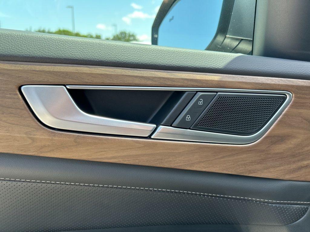 new 2025 Volkswagen Atlas car, priced at $40,550