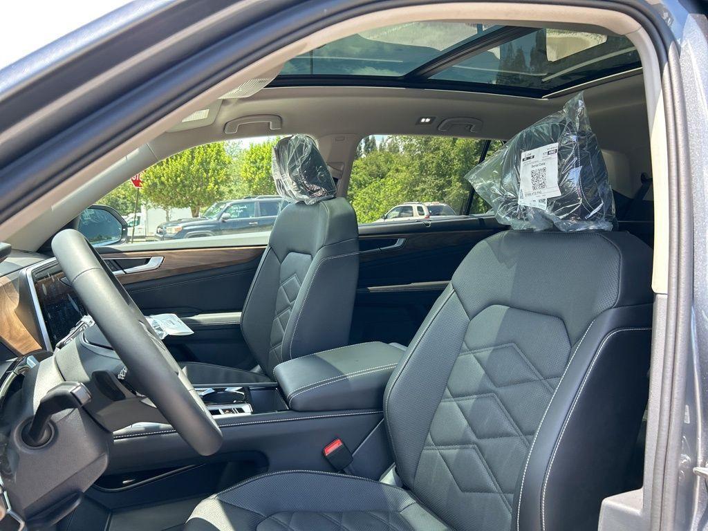 new 2025 Volkswagen Atlas car, priced at $40,550