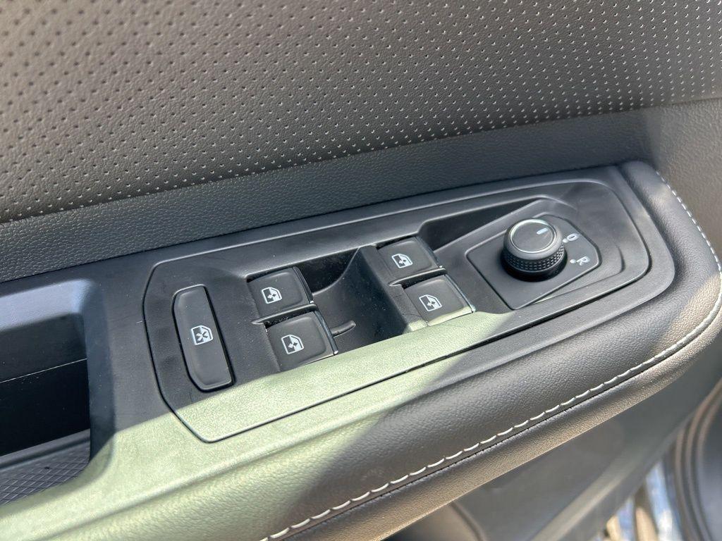 new 2025 Volkswagen Atlas car, priced at $40,550