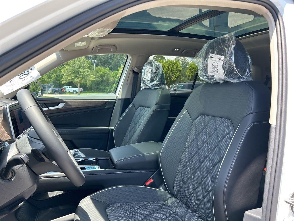 new 2025 Volkswagen Atlas car, priced at $51,908