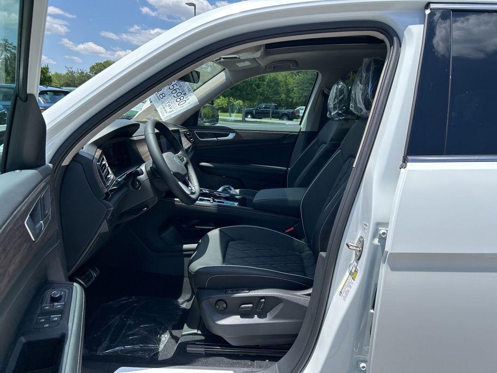 new 2025 Volkswagen Atlas car, priced at $51,908