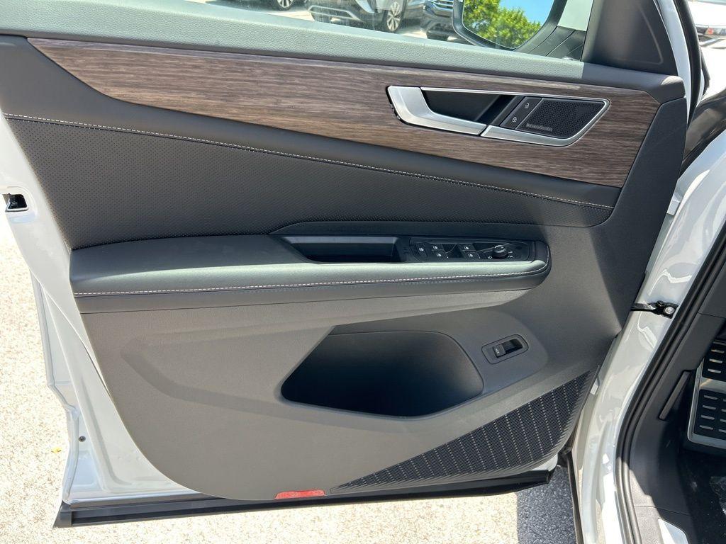 new 2025 Volkswagen Atlas car, priced at $51,908