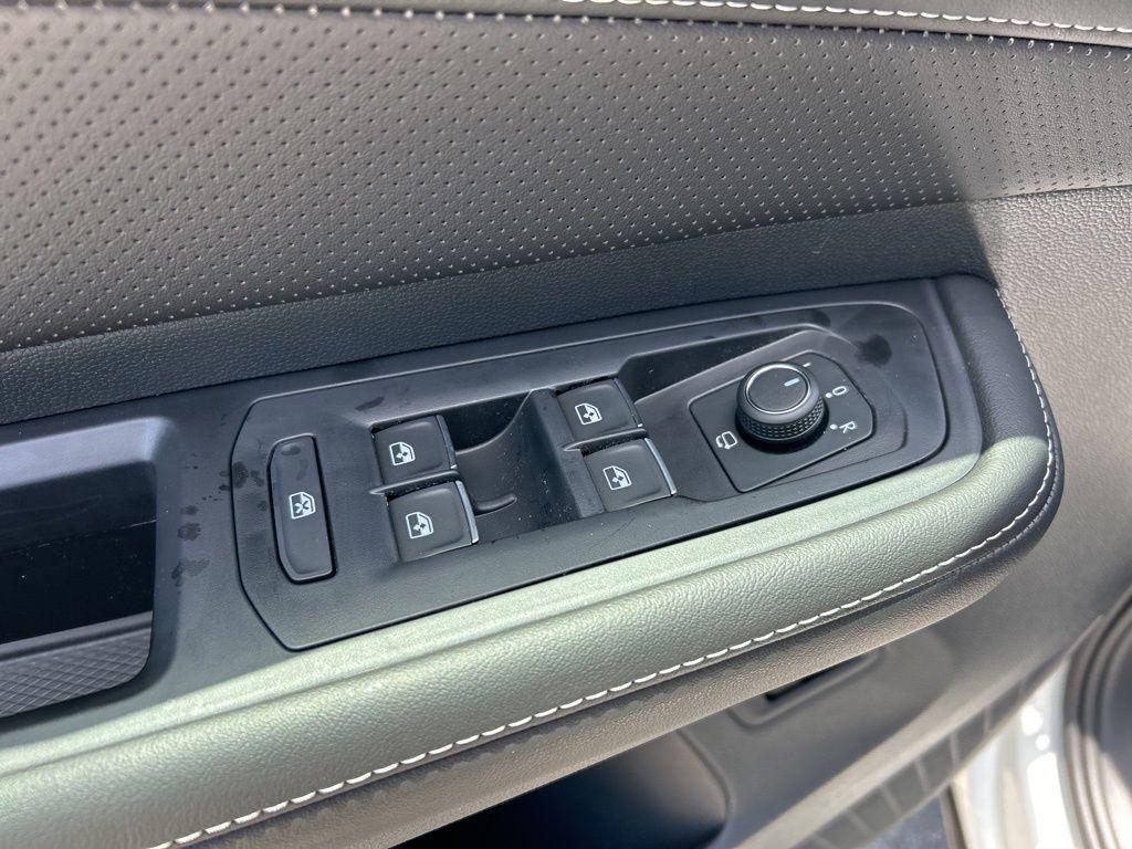 new 2025 Volkswagen Atlas car, priced at $51,908