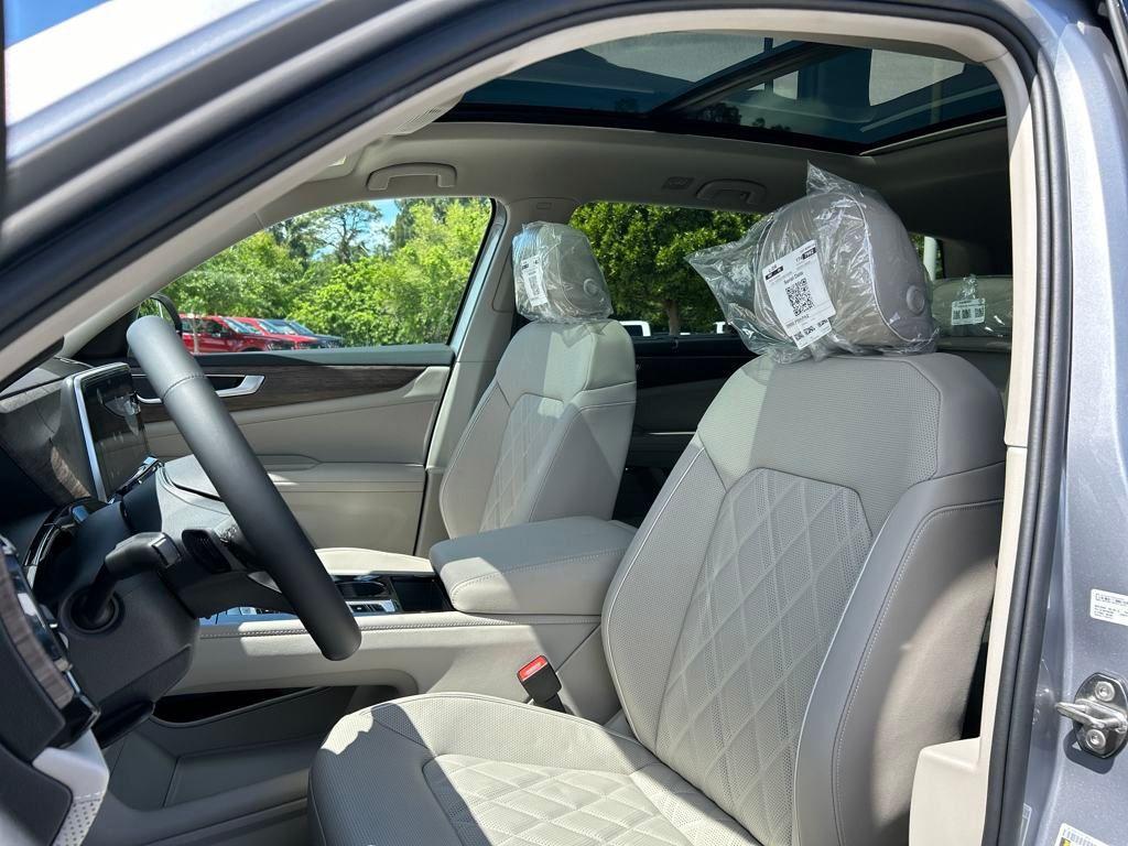 new 2025 Volkswagen Atlas car, priced at $49,330
