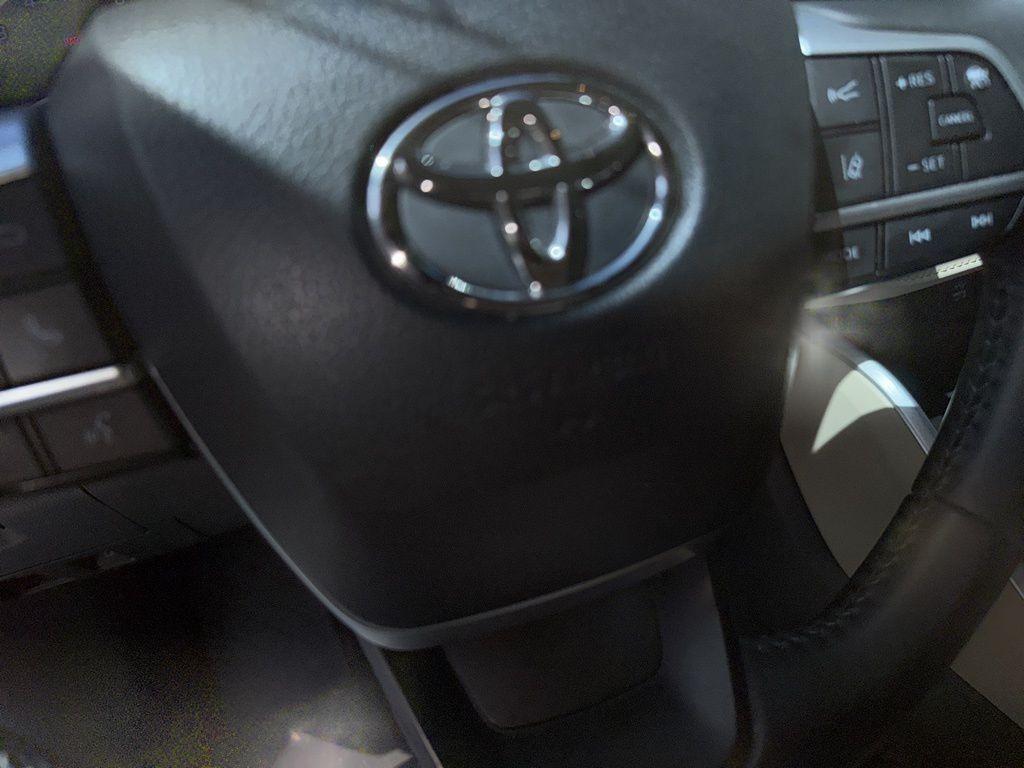 used 2023 Toyota Highlander car, priced at $33,249