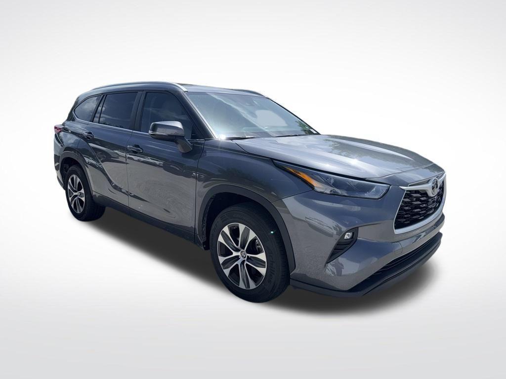 used 2023 Toyota Highlander car, priced at $33,249