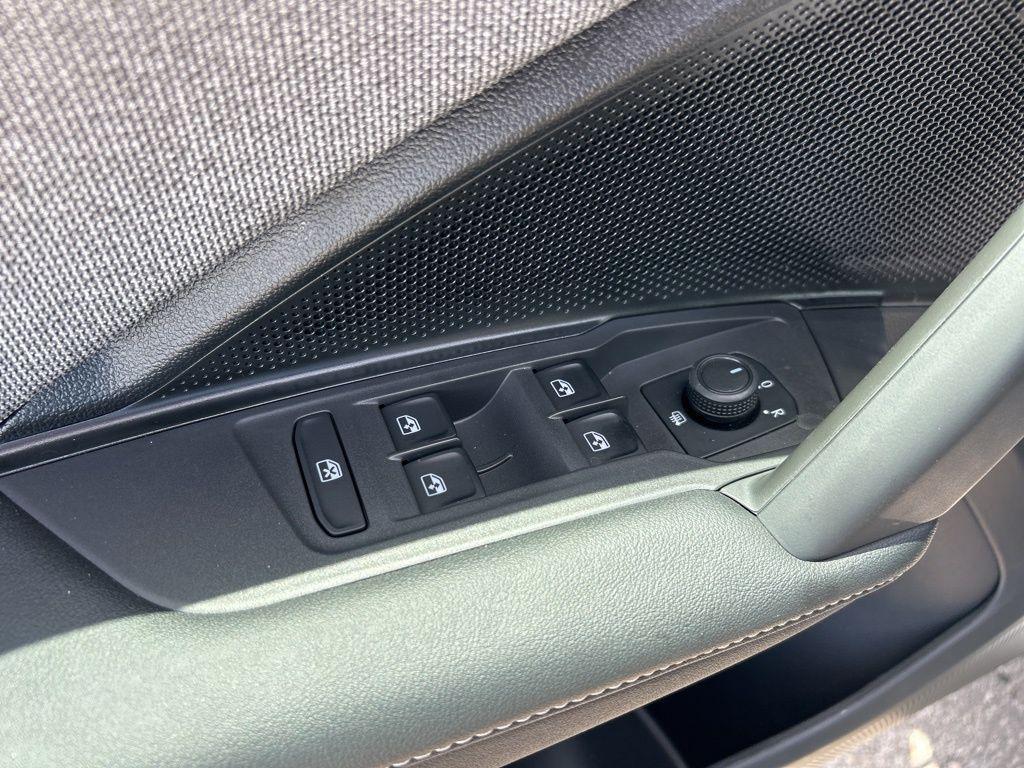new 2025 Volkswagen Tiguan car, priced at $28,520