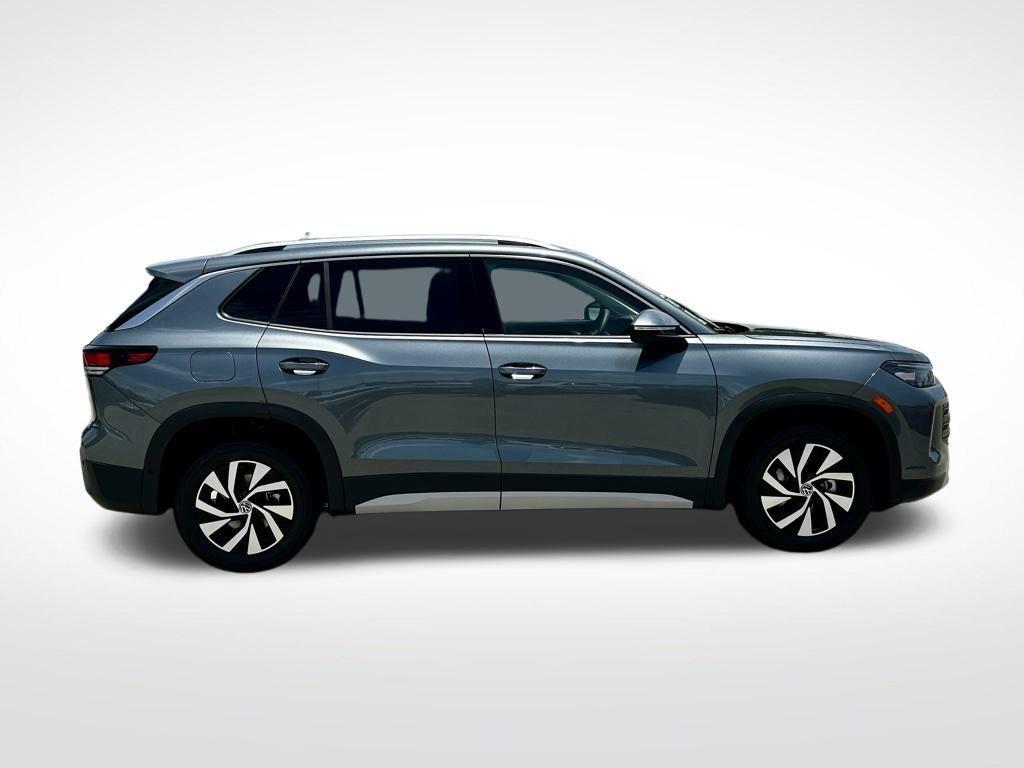 new 2025 Volkswagen Tiguan car, priced at $28,520