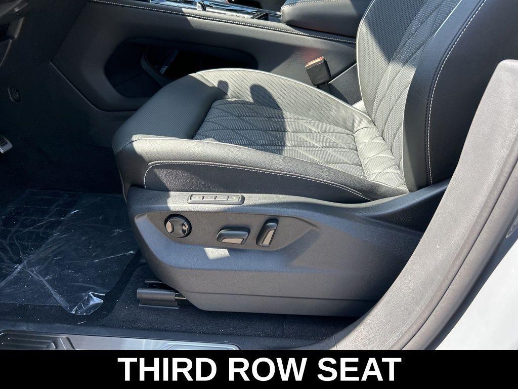 new 2025 Volkswagen Atlas car, priced at $49,151