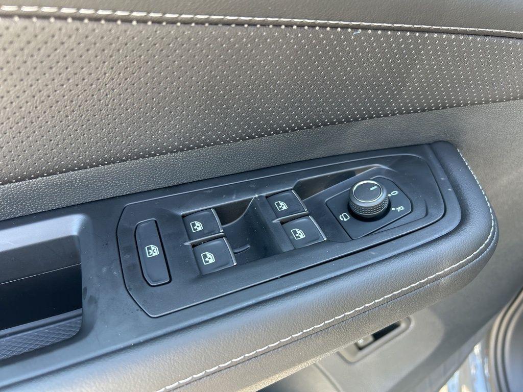 new 2025 Volkswagen Atlas car, priced at $49,550