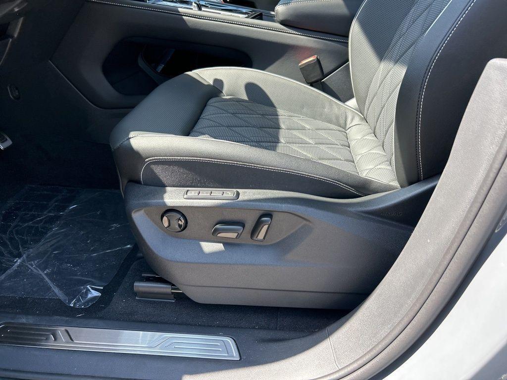 new 2025 Volkswagen Atlas car, priced at $49,550