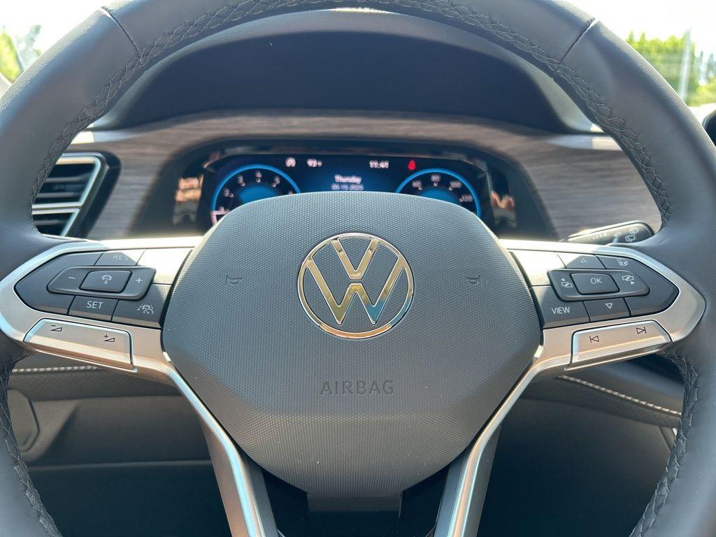 new 2025 Volkswagen Atlas car, priced at $49,550