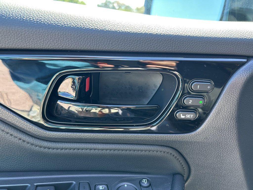 used 2025 Honda Odyssey car, priced at $46,391