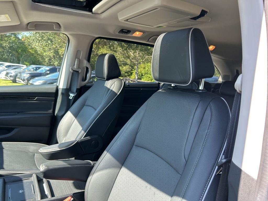 used 2025 Honda Odyssey car, priced at $46,391