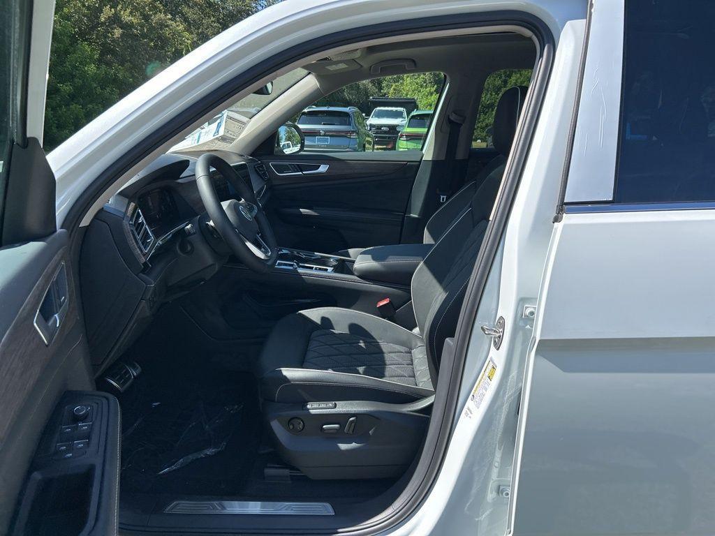 new 2025 Volkswagen Atlas car, priced at $46,071