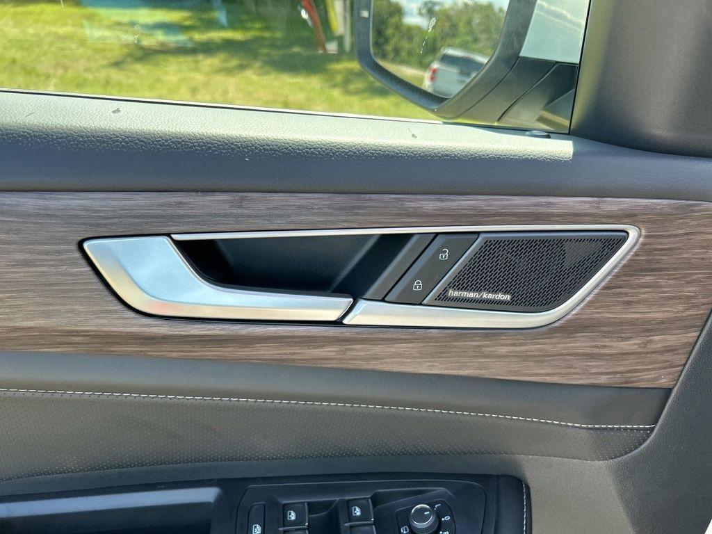 new 2025 Volkswagen Atlas car, priced at $46,071