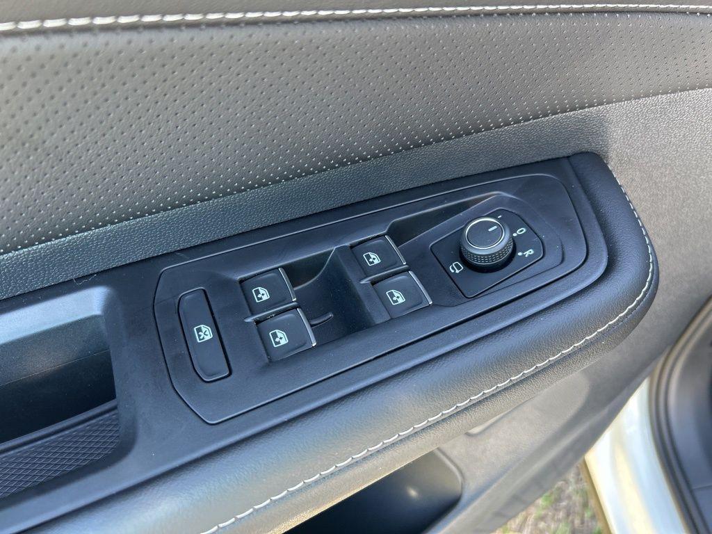 new 2025 Volkswagen Atlas car, priced at $46,071