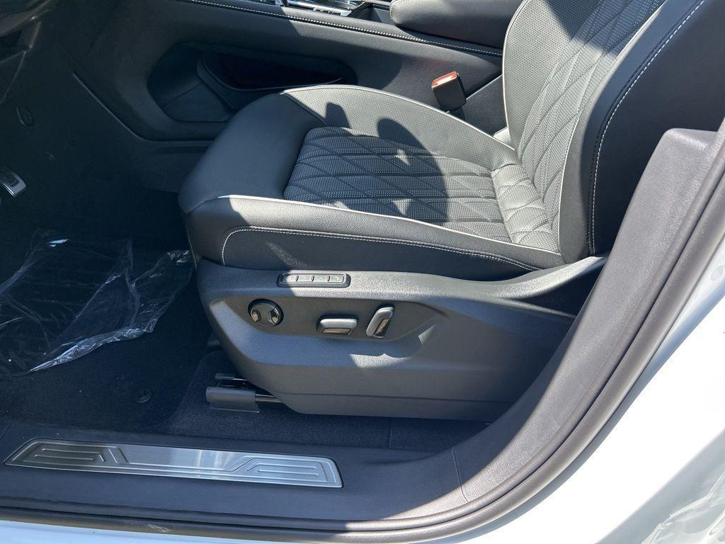 new 2025 Volkswagen Atlas car, priced at $46,071