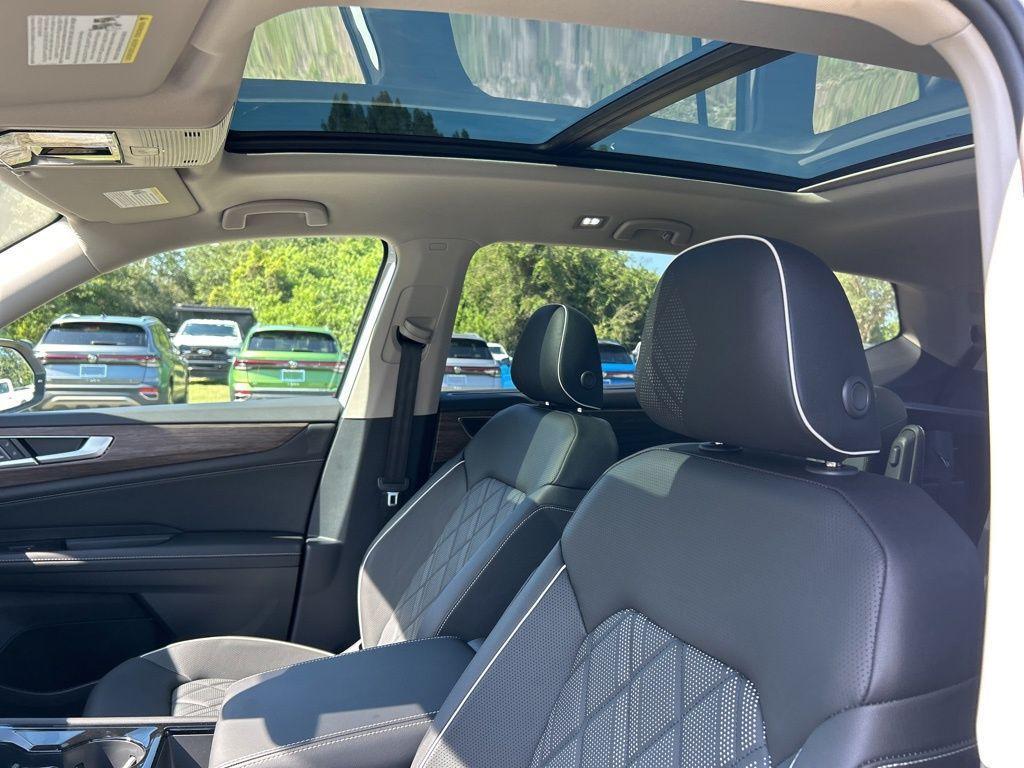 new 2025 Volkswagen Atlas car, priced at $46,071