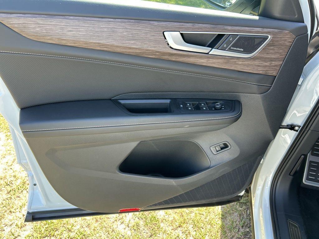 new 2025 Volkswagen Atlas car, priced at $46,071