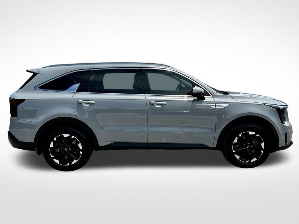 used 2025 Kia Sorento car, priced at $30,421