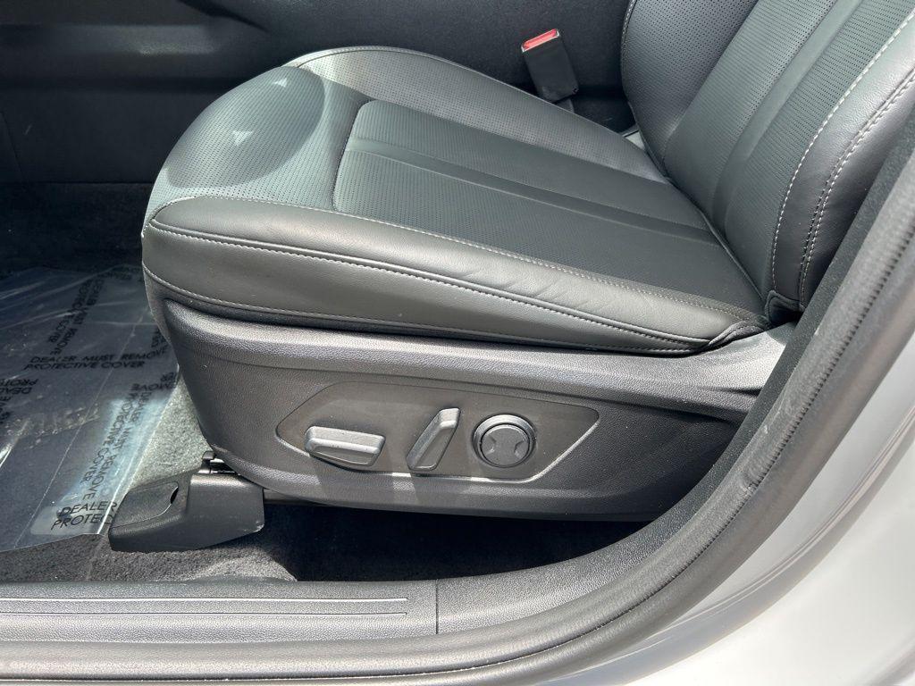 used 2025 Kia Sorento car, priced at $30,421