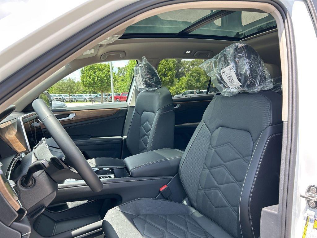new 2025 Volkswagen Atlas car, priced at $40,018