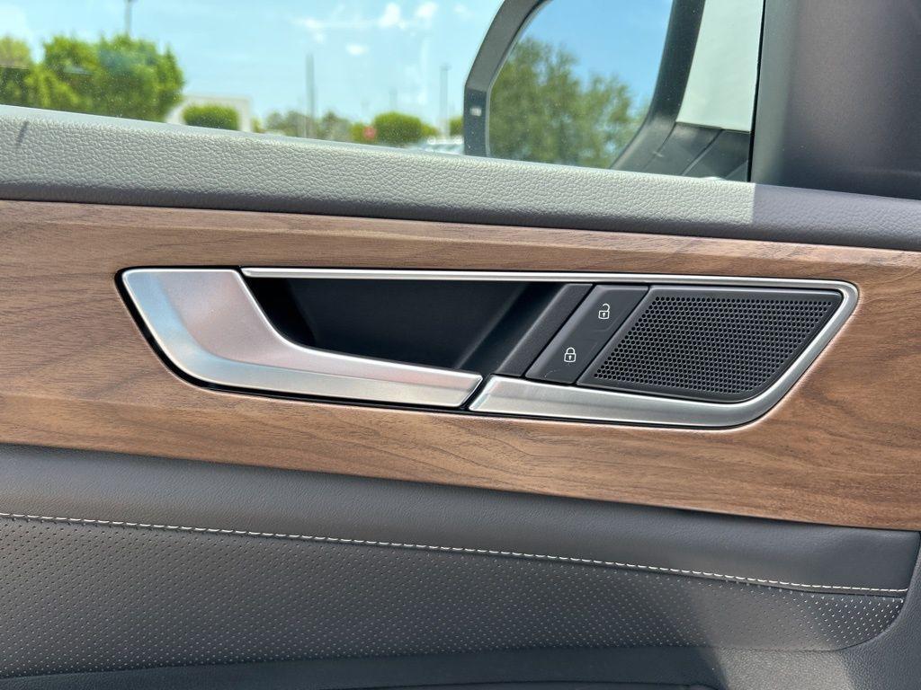 new 2025 Volkswagen Atlas car, priced at $40,018