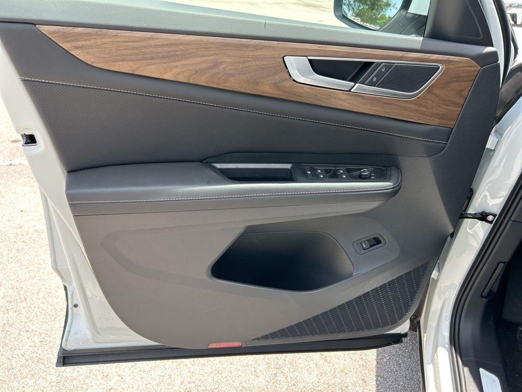 new 2025 Volkswagen Atlas car, priced at $40,018