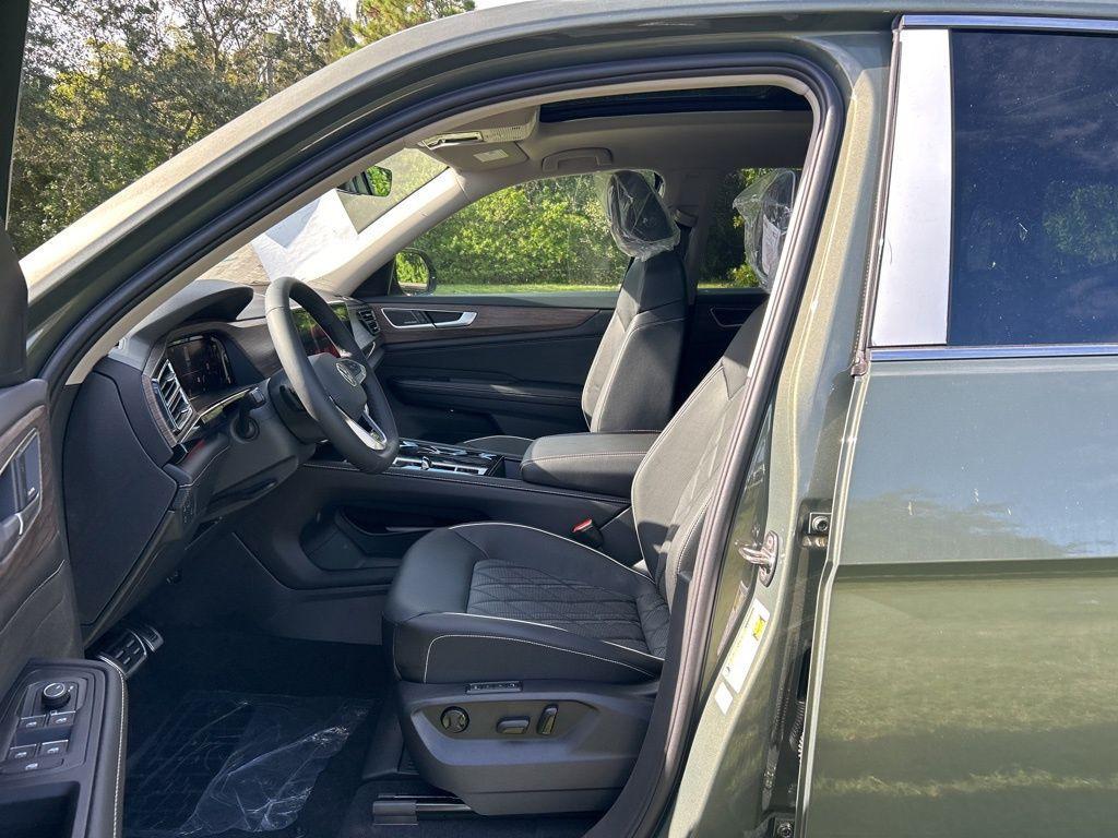 new 2026 Volkswagen Atlas car, priced at $54,111