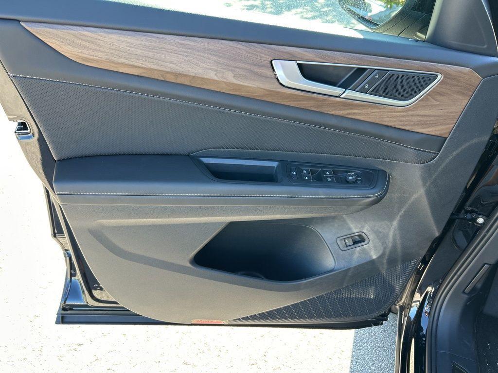 new 2026 Volkswagen Atlas car, priced at $43,943