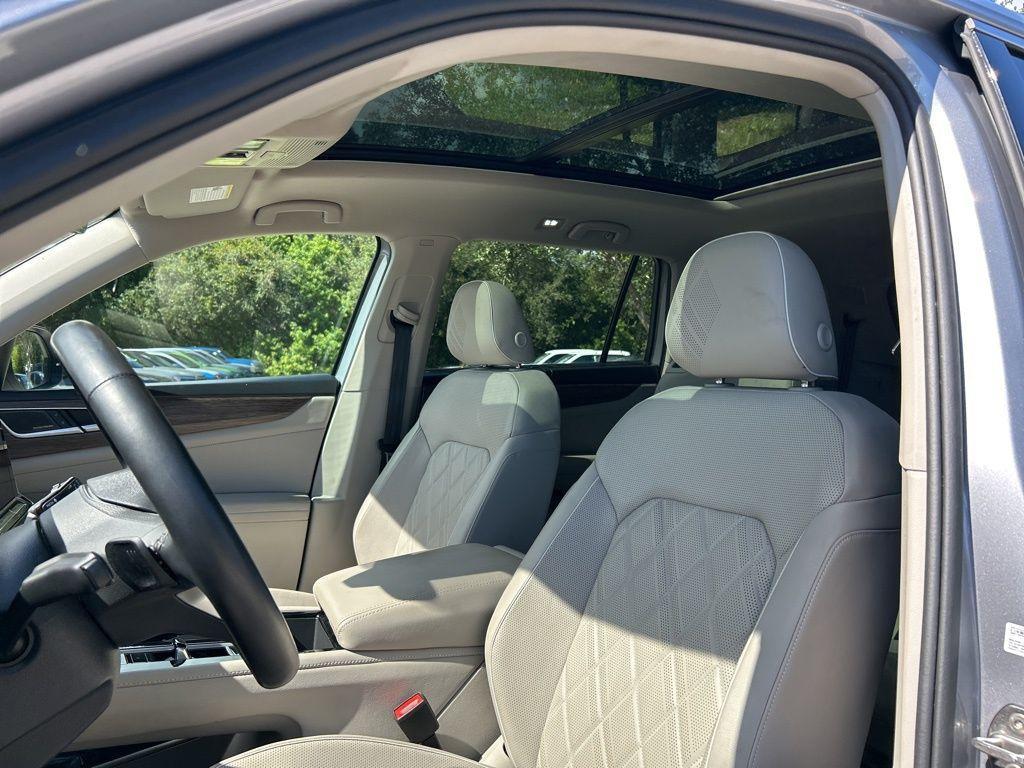 new 2025 Volkswagen Atlas car, priced at $45,661