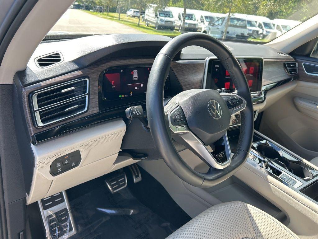 new 2025 Volkswagen Atlas car, priced at $45,661