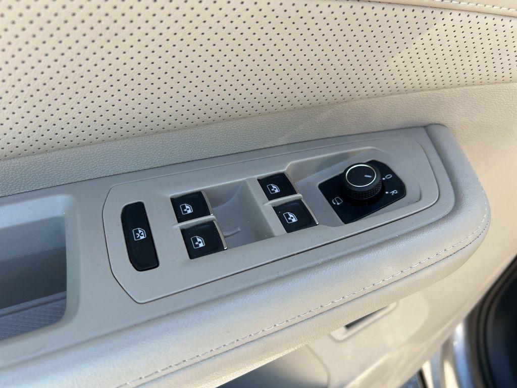 new 2025 Volkswagen Atlas car, priced at $45,661