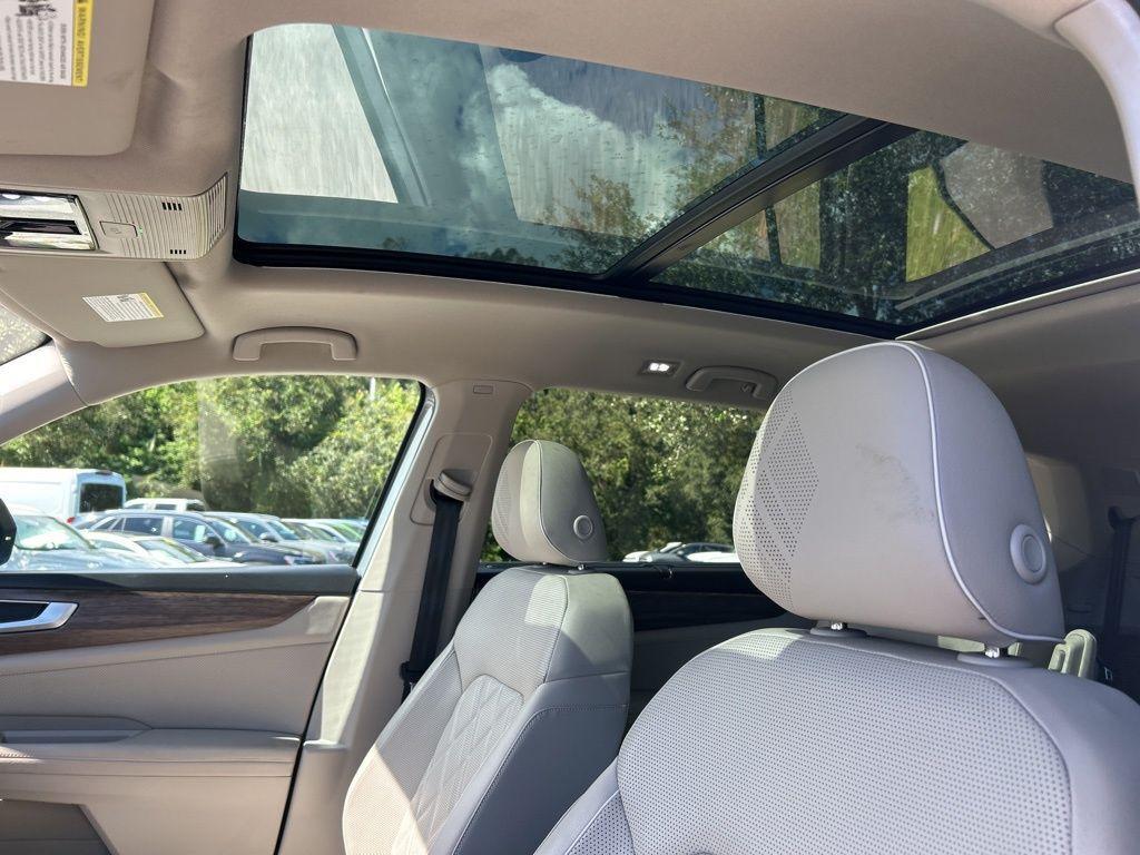 new 2025 Volkswagen Atlas car, priced at $45,661