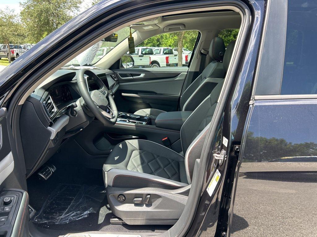 new 2025 Volkswagen Atlas car, priced at $41,651