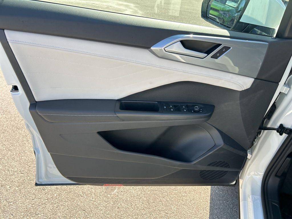 new 2025 Volkswagen Taos car, priced at $32,550