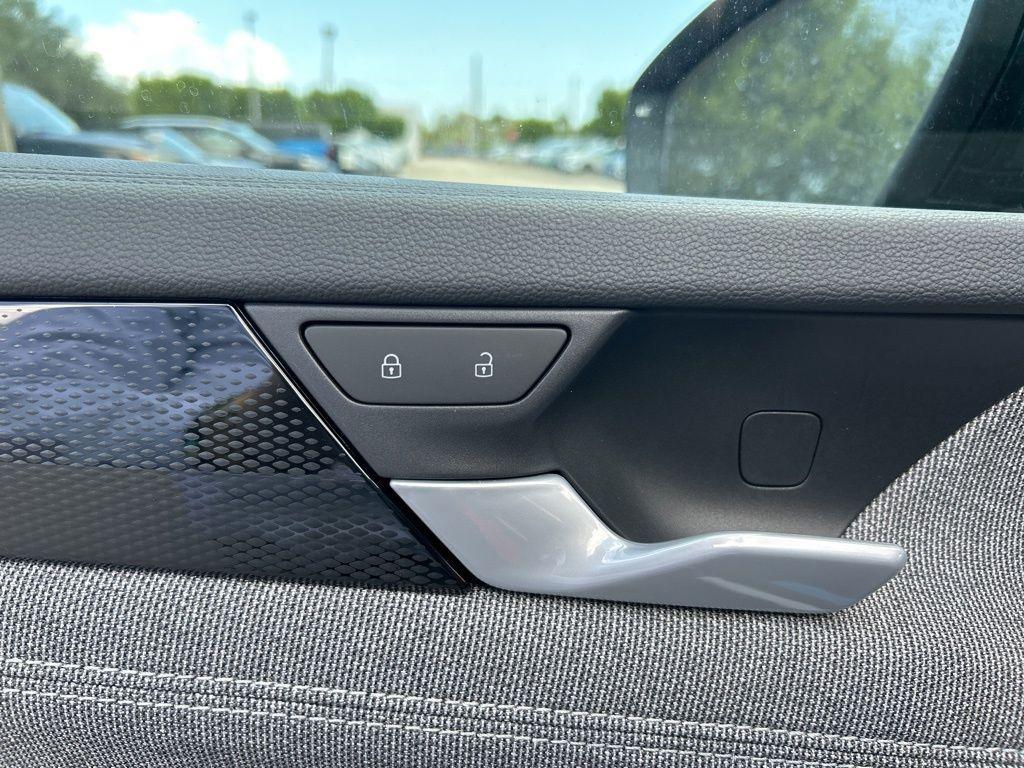 new 2025 Volkswagen Tiguan car, priced at $29,950