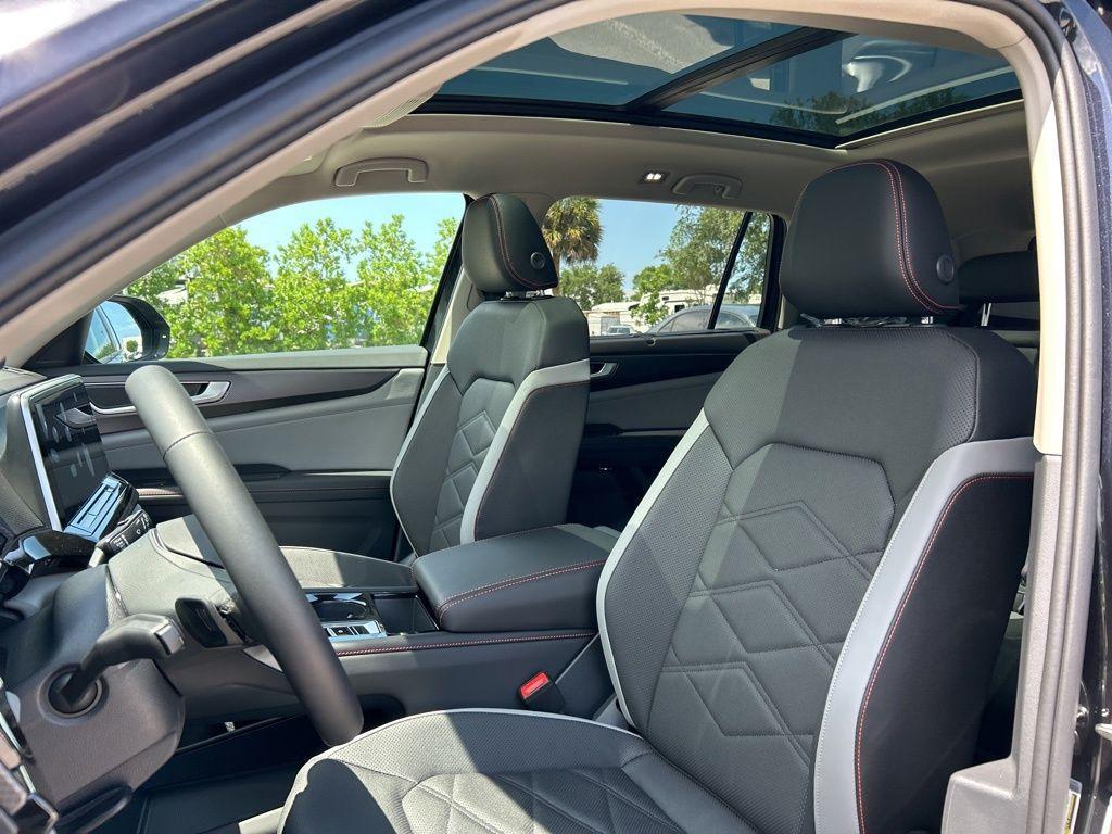 new 2025 Volkswagen Atlas car, priced at $43,925