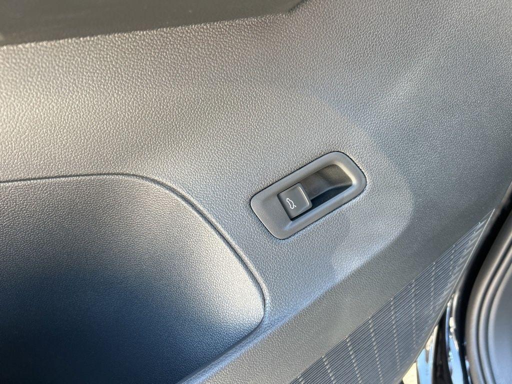 new 2025 Volkswagen Atlas car, priced at $43,925