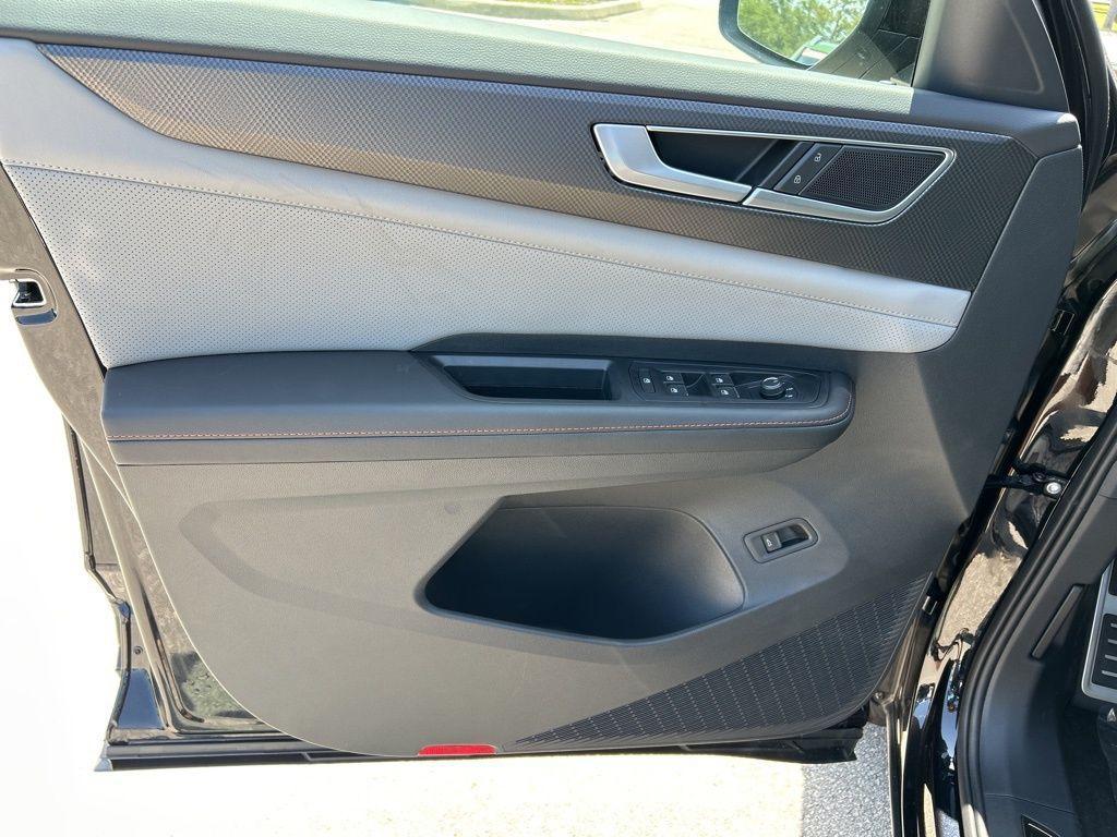 new 2025 Volkswagen Atlas car, priced at $43,925