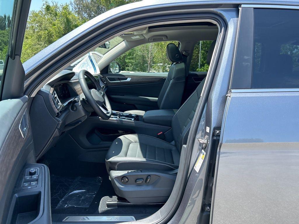 new 2025 Volkswagen Atlas car, priced at $42,962