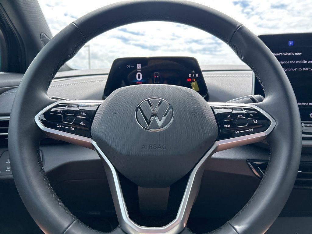 new 2025 Volkswagen ID.4 car, priced at $43,115