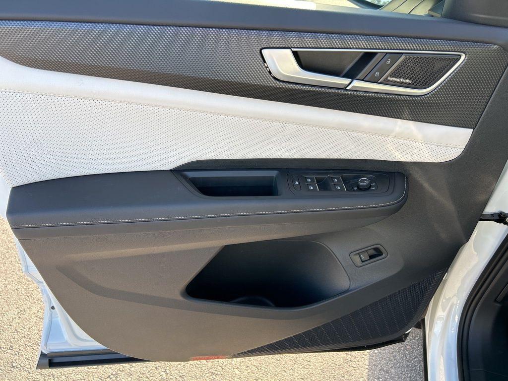 used 2025 Volkswagen Atlas Cross Sport car, priced at $46,395