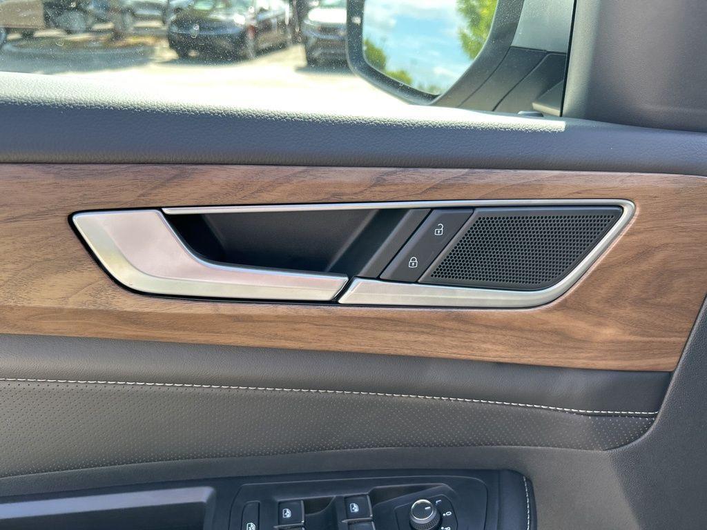 new 2026 Volkswagen Atlas car, priced at $44,143