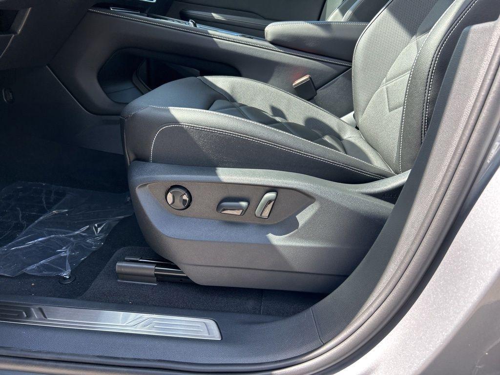 new 2026 Volkswagen Atlas car, priced at $44,143