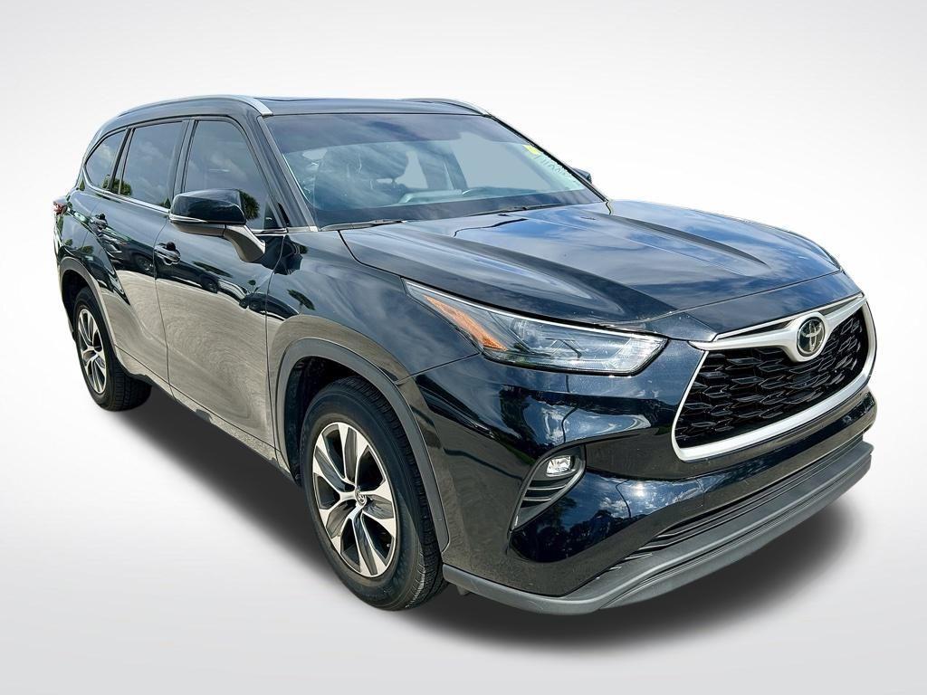 used 2022 Toyota Highlander car, priced at $28,495